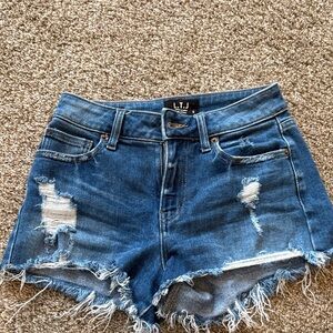 Women's Frayed Hem Denim Shorts